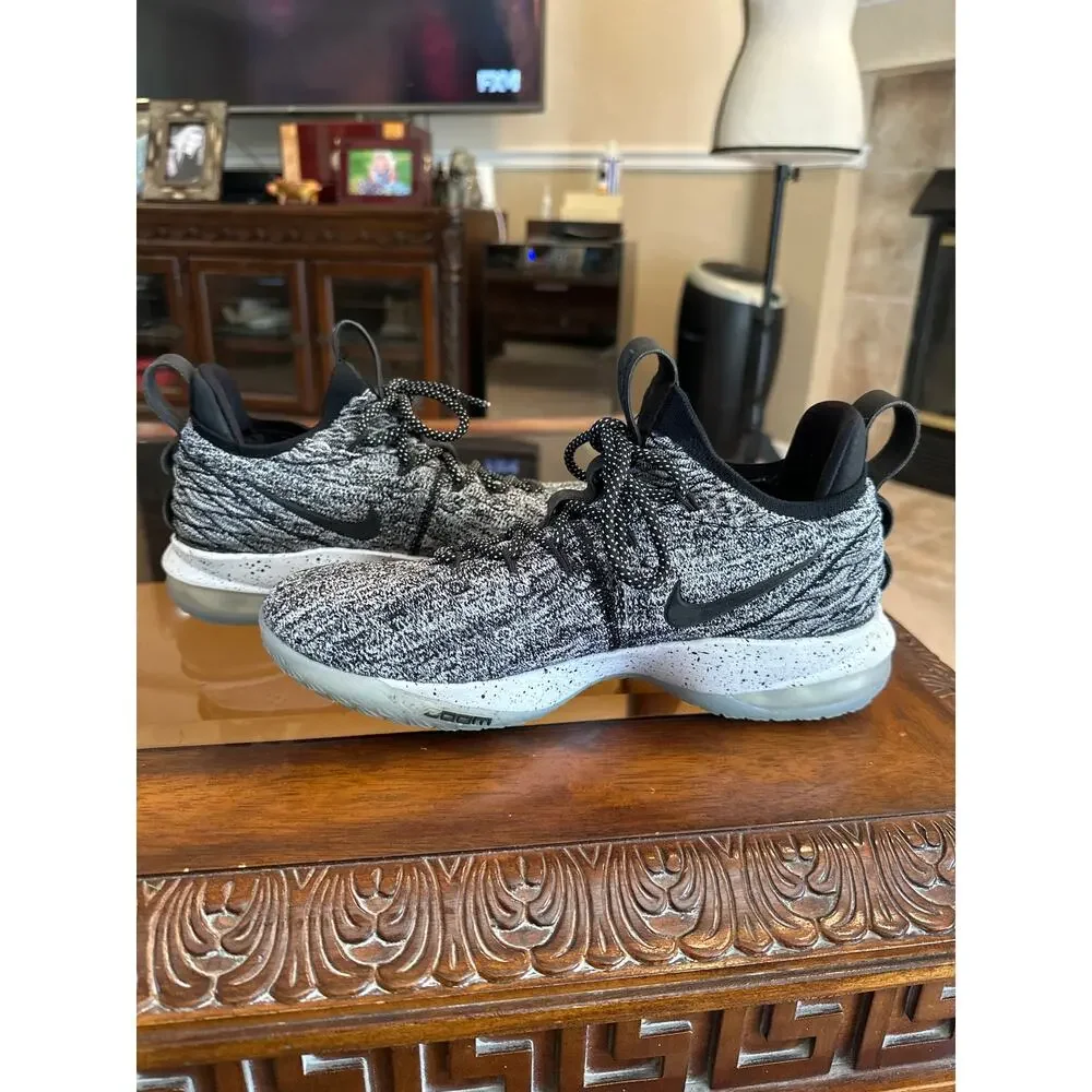 Men’s Nike Zoom LeBron XV Athletic Shoes. Size 8